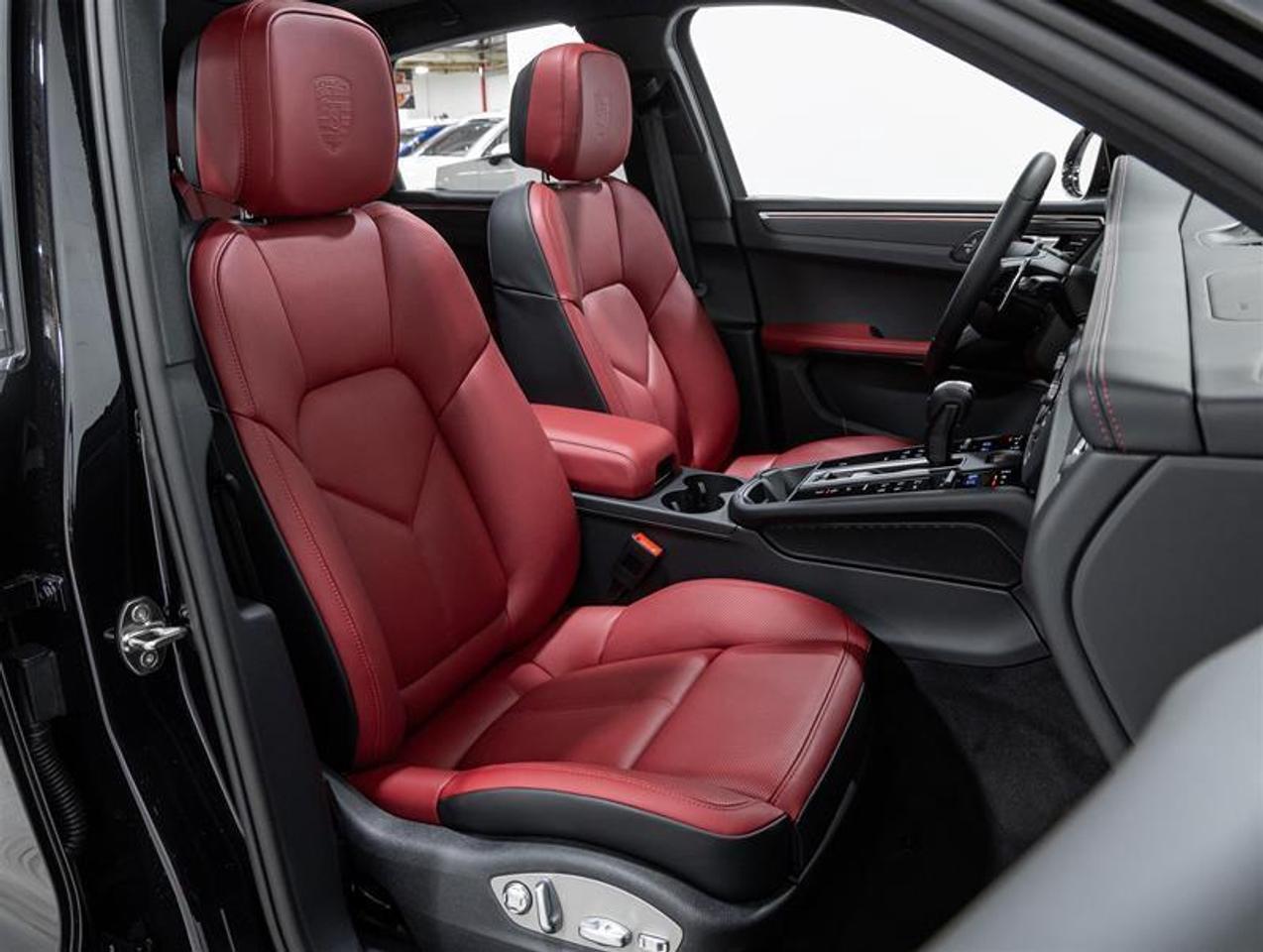 2026 Porsche Macan  Photo