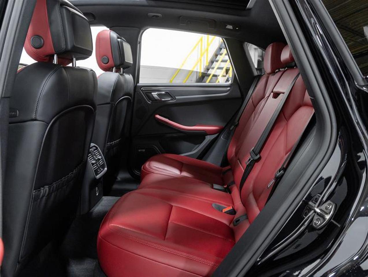 2026 Porsche Macan  Photo