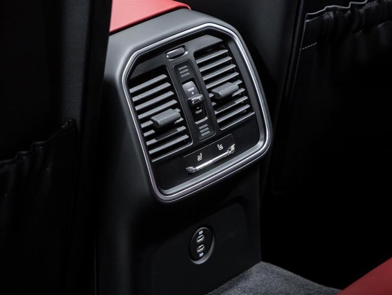 2026 Porsche Macan  Photo