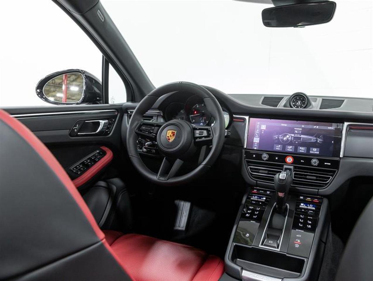 2026 Porsche Macan  Photo