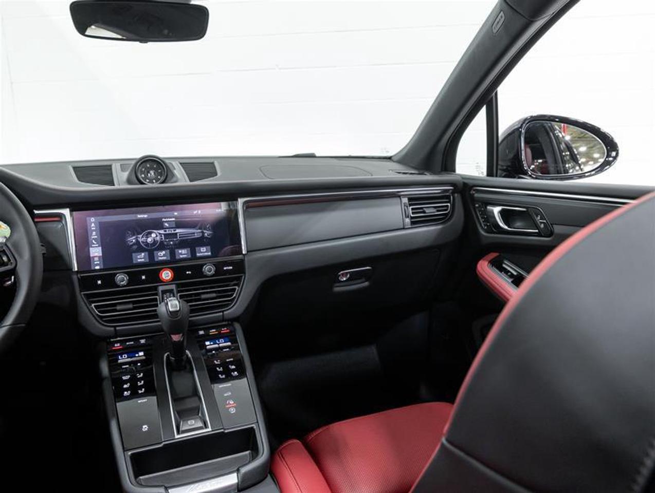 2026 Porsche Macan  Photo