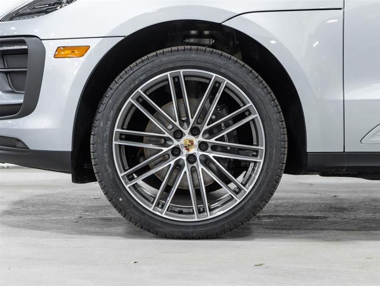 2026 Porsche Macan  Photo4