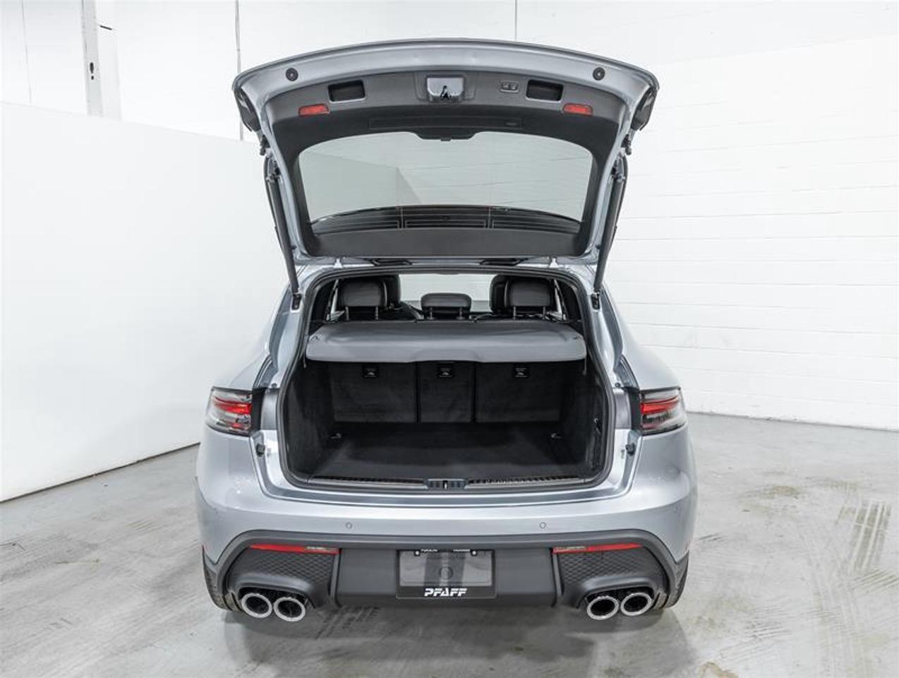 2026 Porsche Macan  Photo