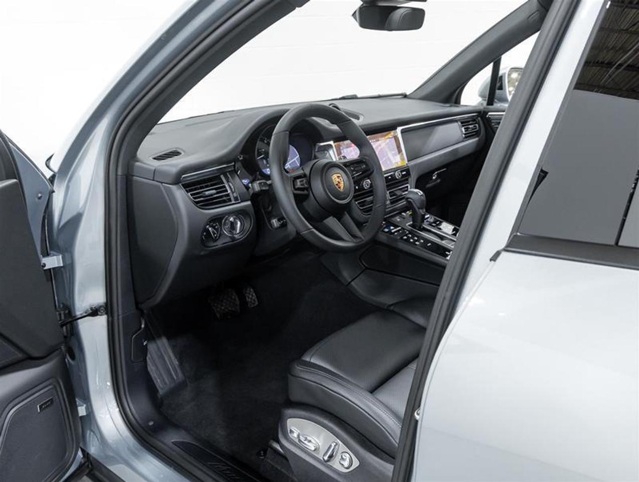 2026 Porsche Macan  Photo