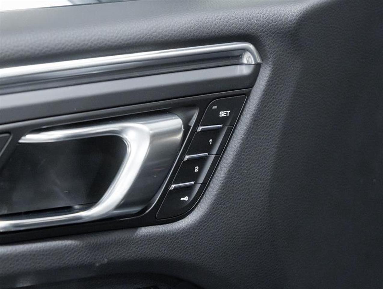 2026 Porsche Macan  Photo