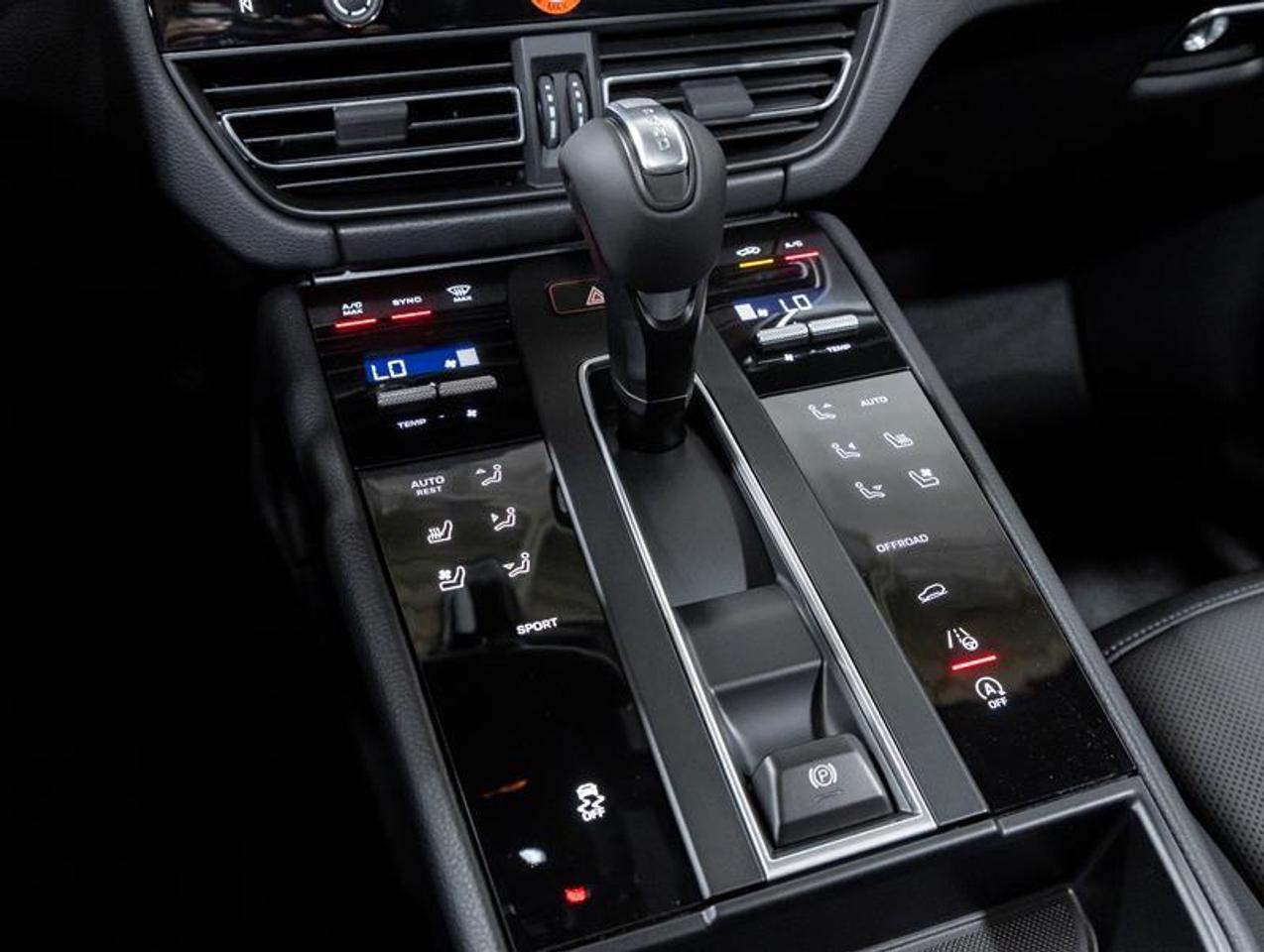 2026 Porsche Macan  Photo