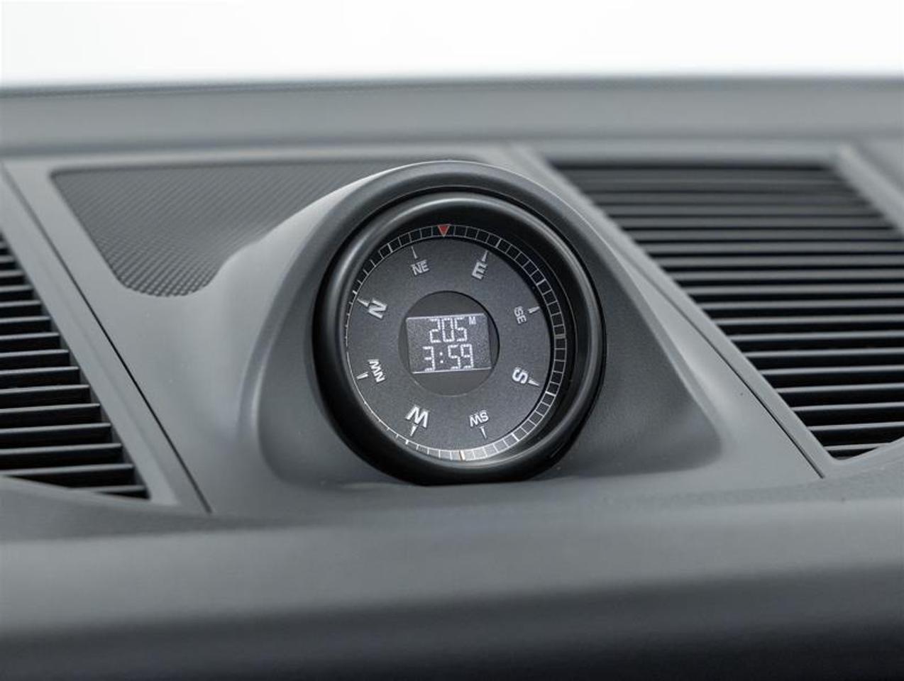 2026 Porsche Macan  Photo