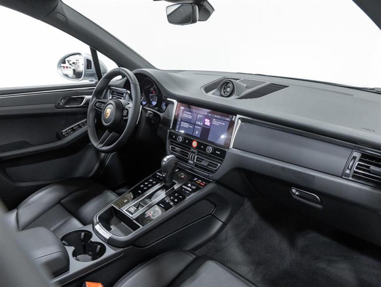 2026 Porsche Macan  Photo