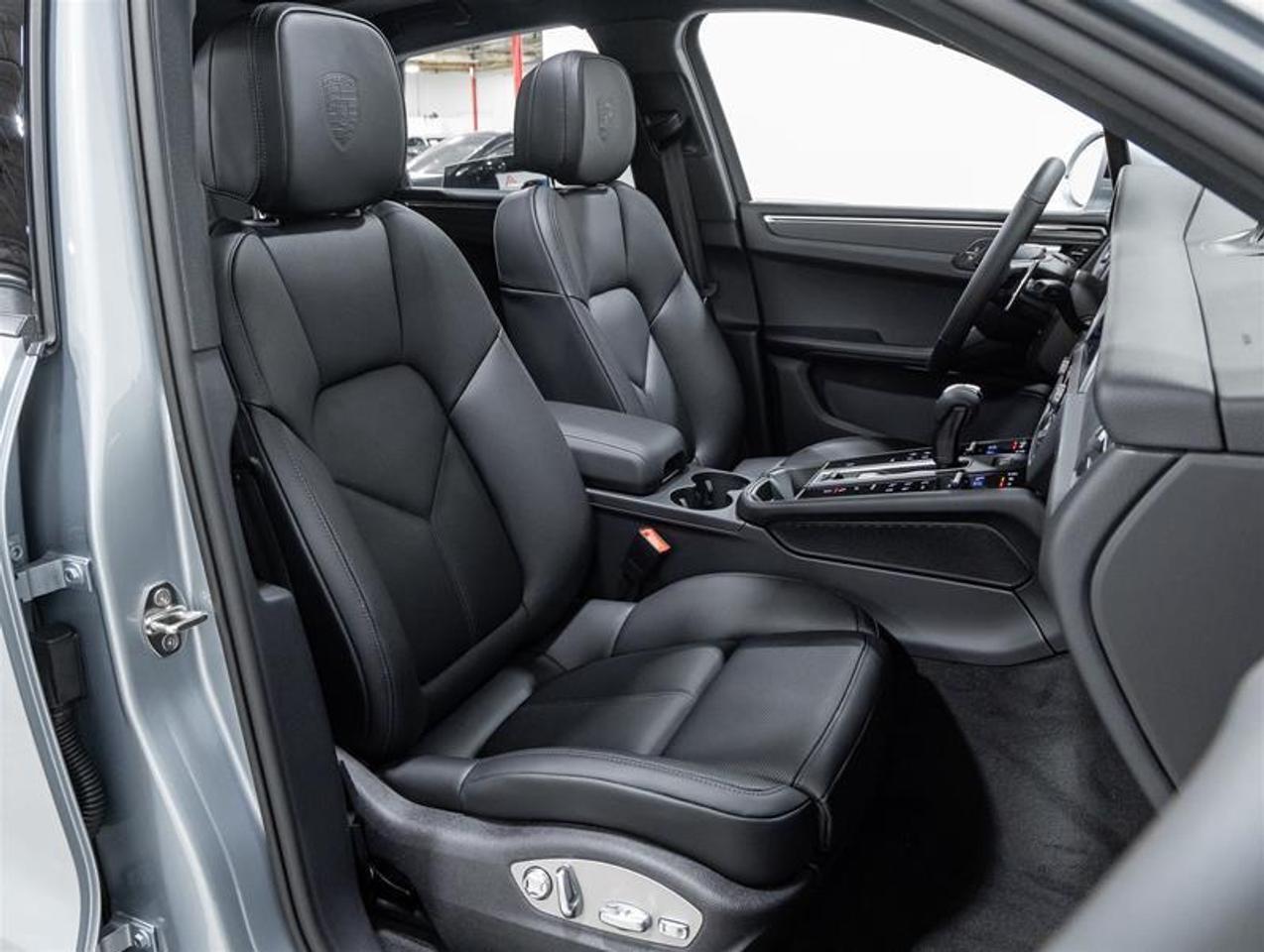 2026 Porsche Macan  Photo