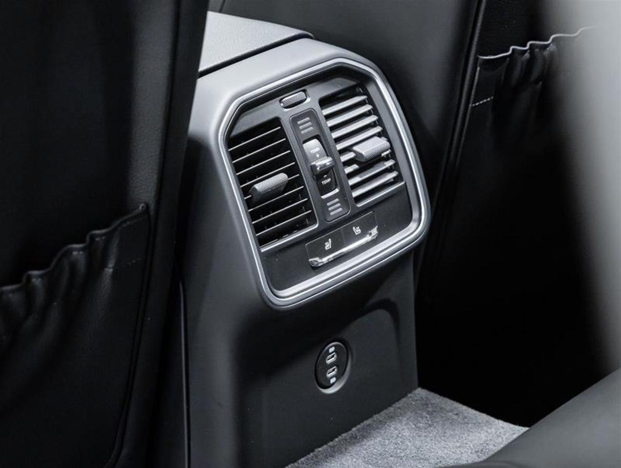 2026 Porsche Macan  Photo