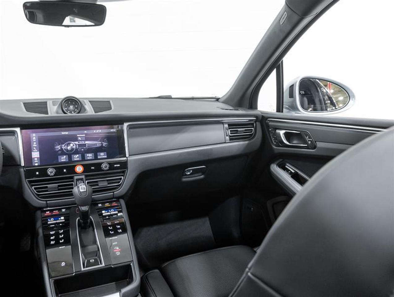 2026 Porsche Macan  Photo