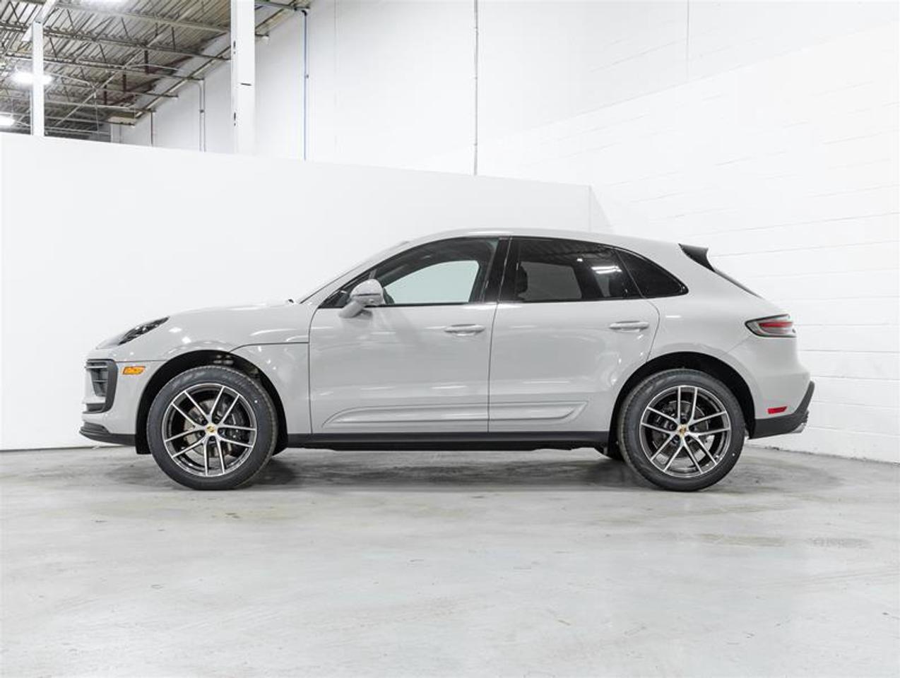 2026 Porsche Macan  Photo3