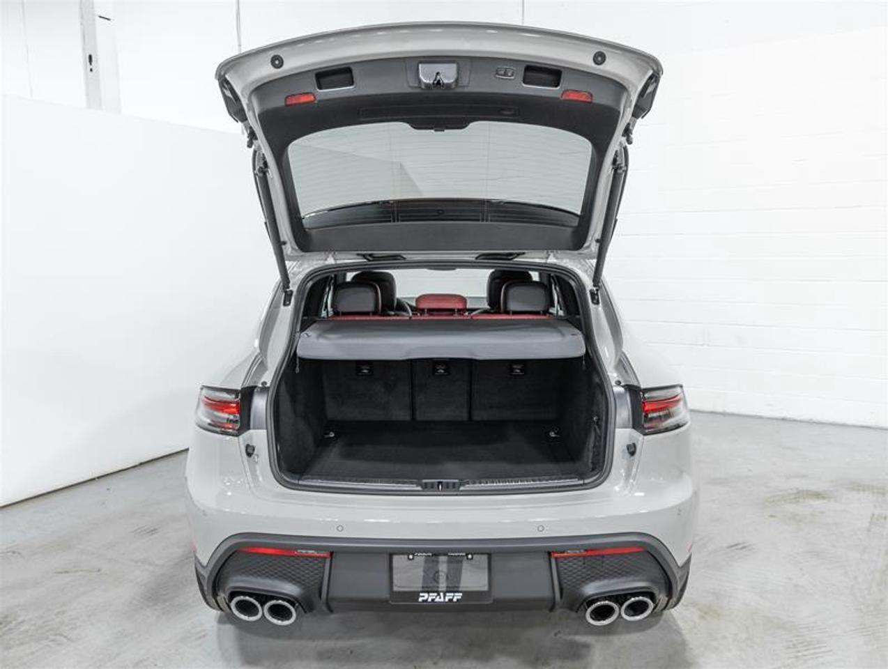 2026 Porsche Macan  Photo