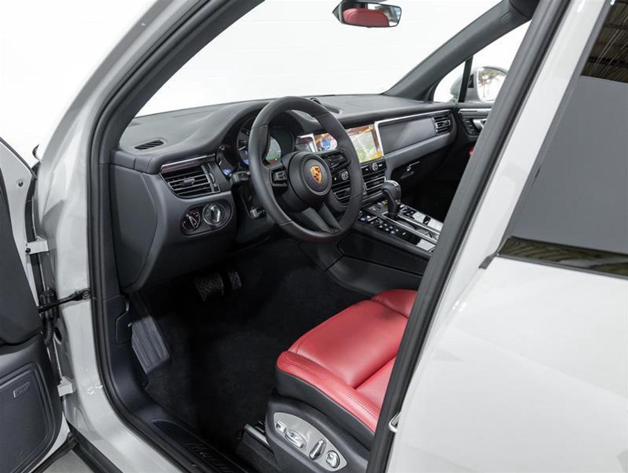 2026 Porsche Macan  Photo