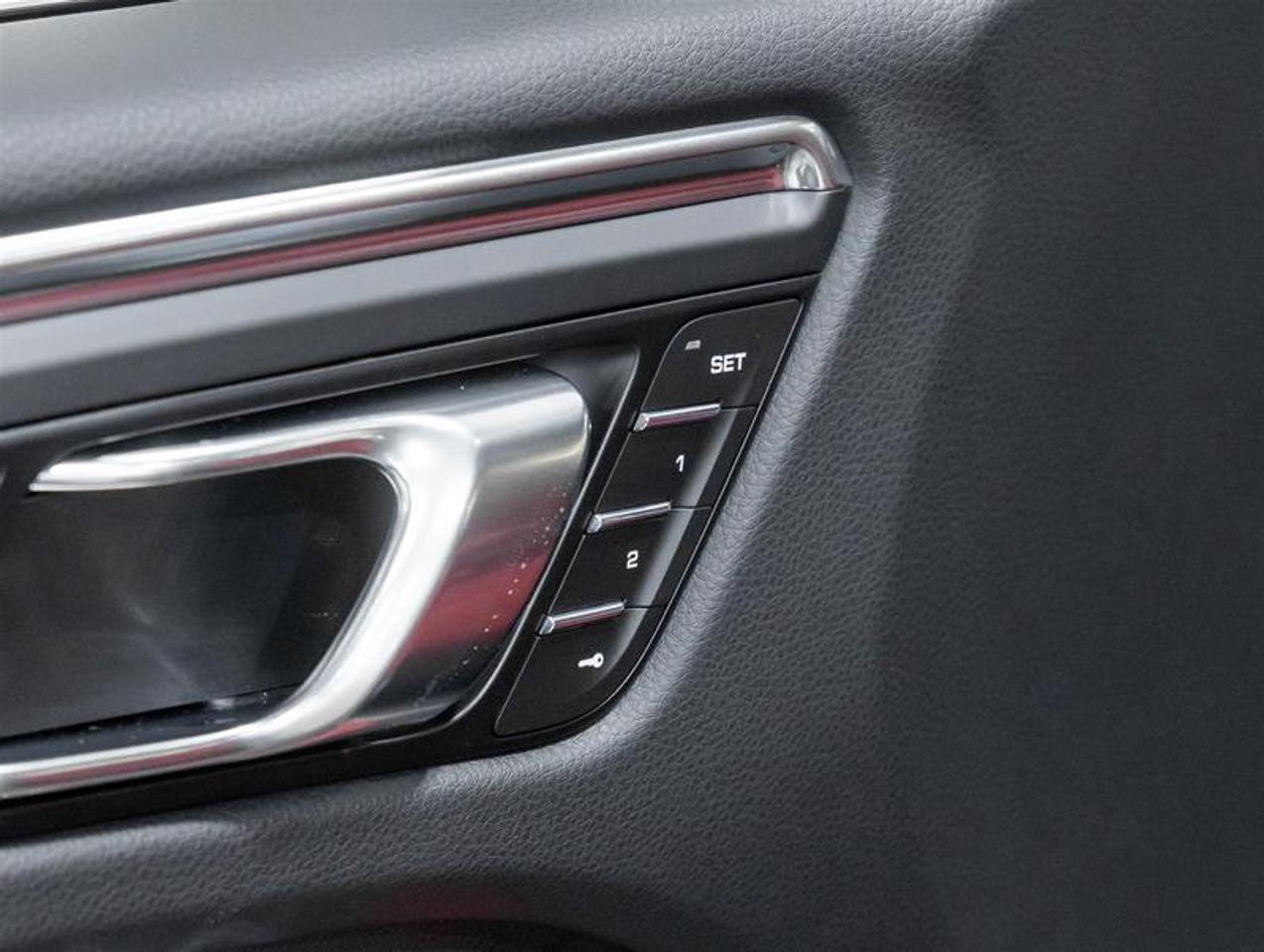 2026 Porsche Macan  Photo