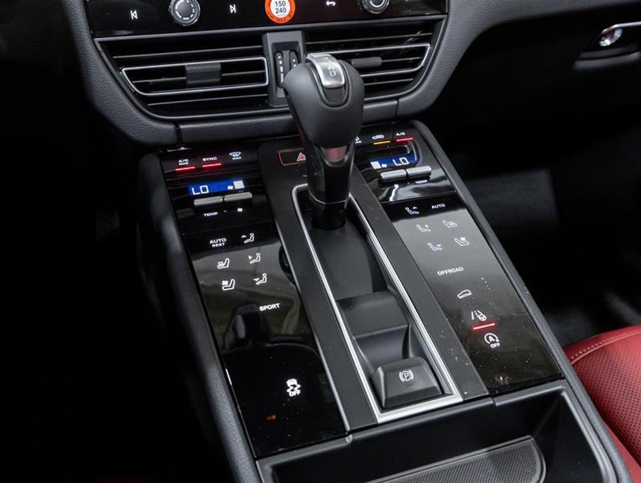 2026 Porsche Macan  Photo