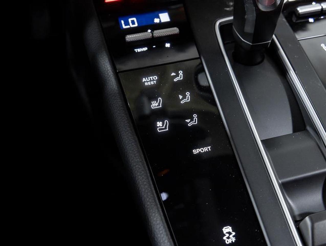 2026 Porsche Macan  Photo