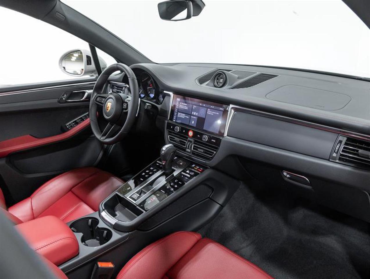 2026 Porsche Macan  Photo