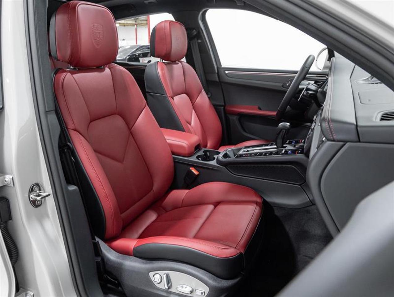 2026 Porsche Macan  Photo