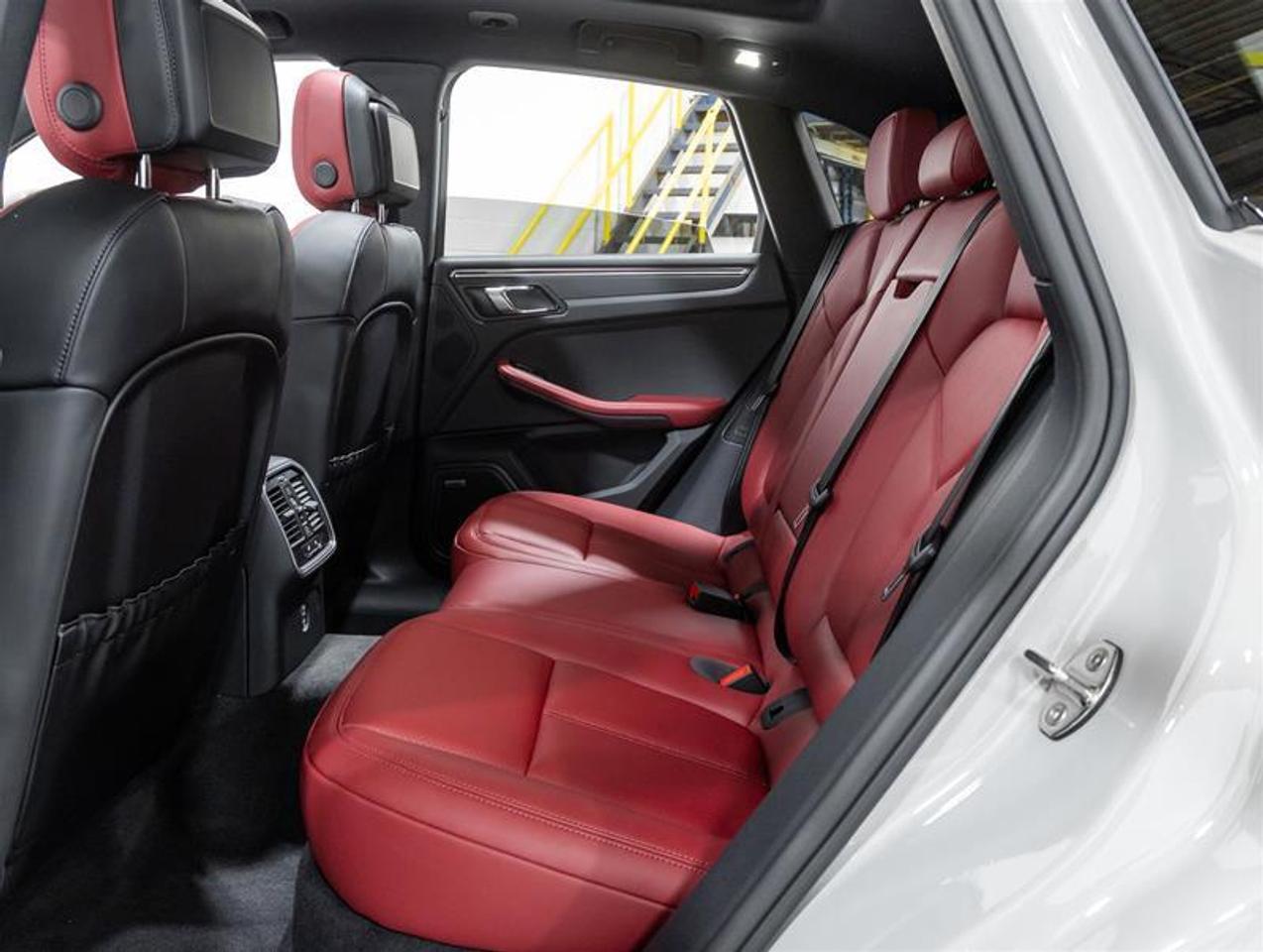 2026 Porsche Macan  Photo