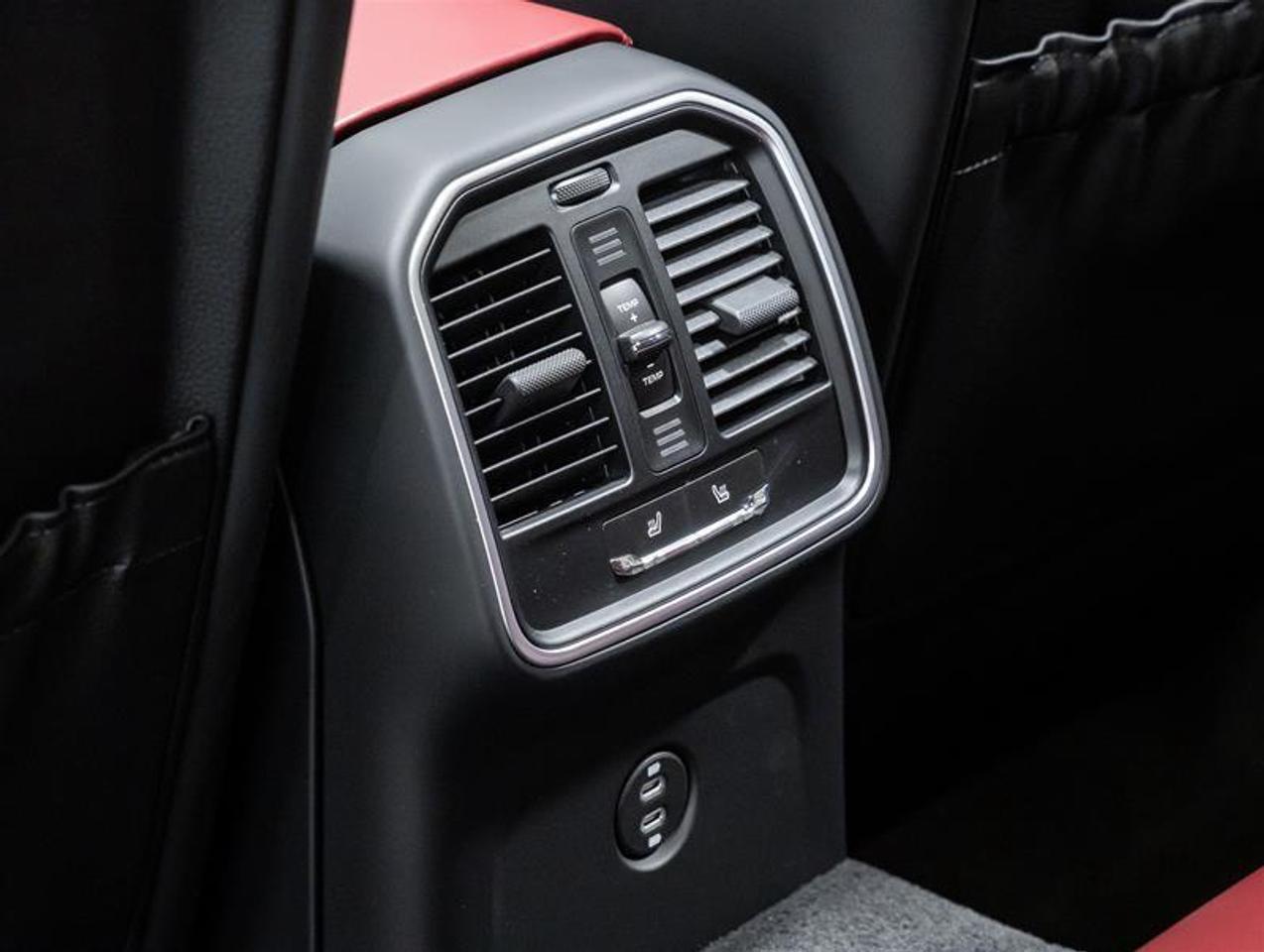 2026 Porsche Macan  Photo