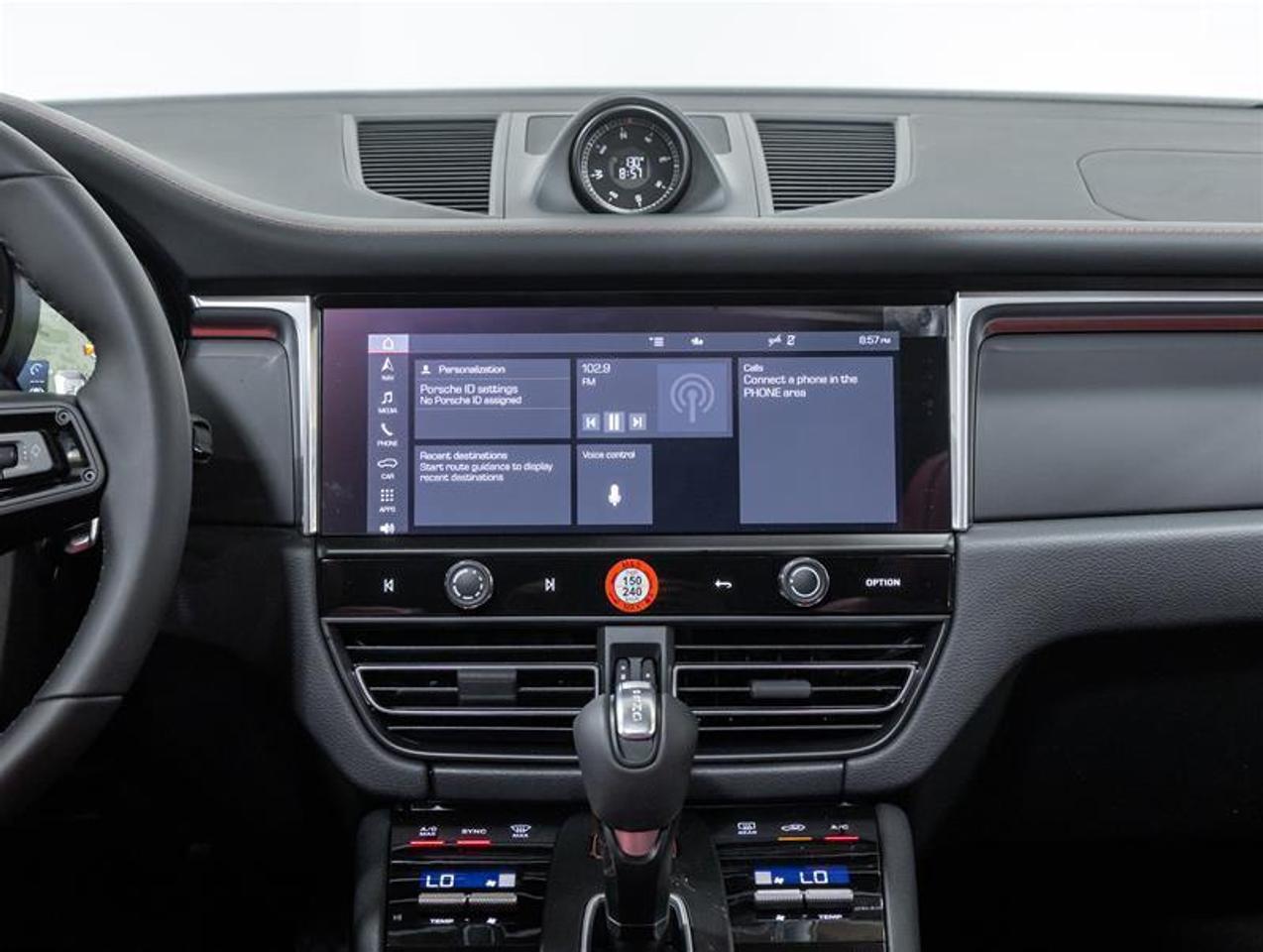 2026 Porsche Macan  Photo