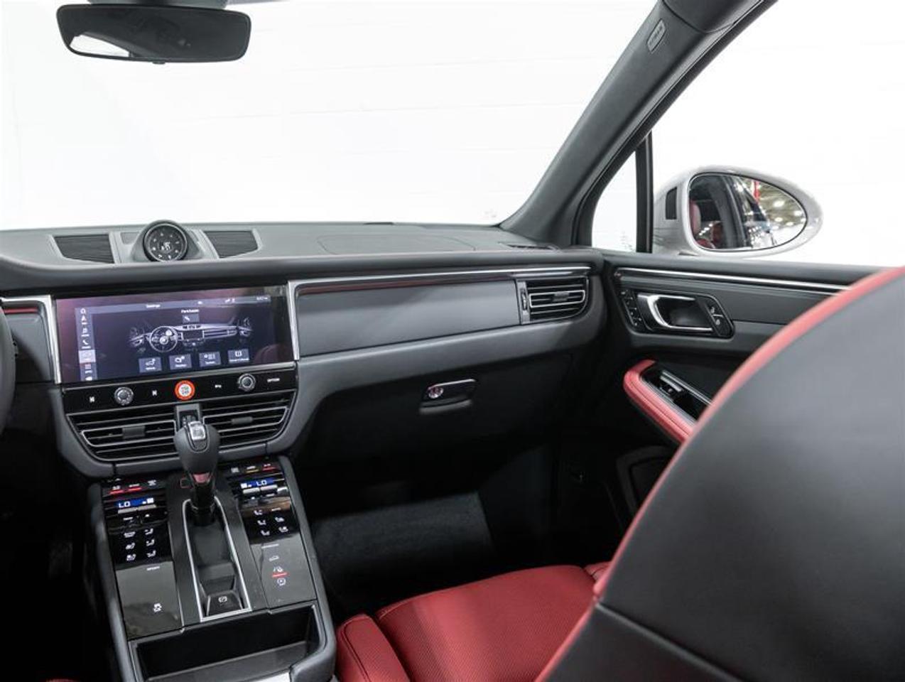 2026 Porsche Macan  Photo