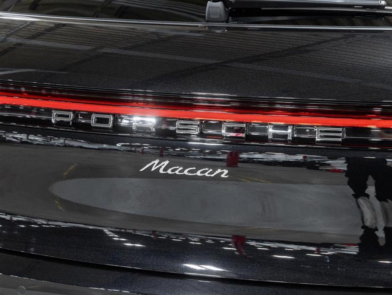 2026 Porsche Macan  Photo