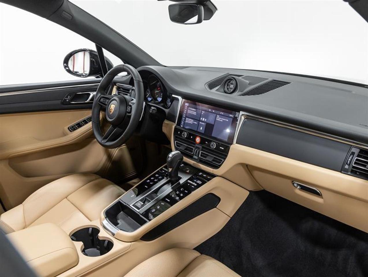 2026 Porsche Macan  Photo