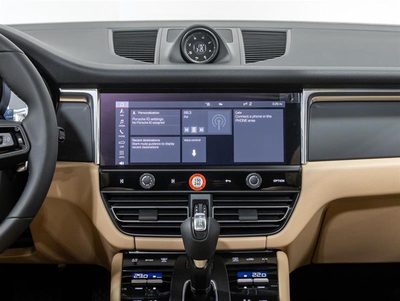 2026 Porsche Macan  Photo