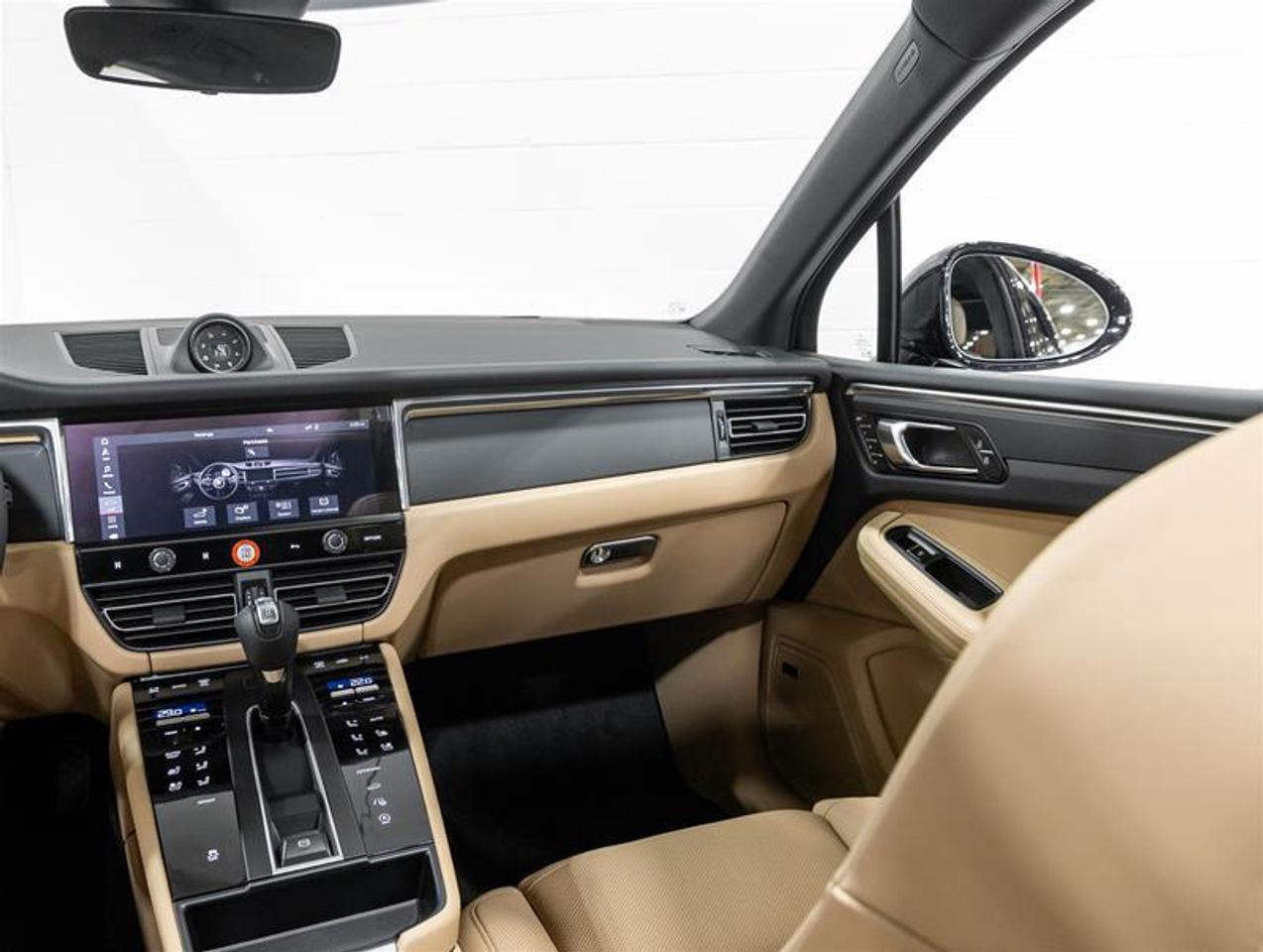 2026 Porsche Macan  Photo