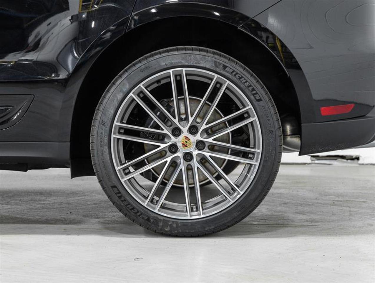 2026 Porsche Macan  Photo