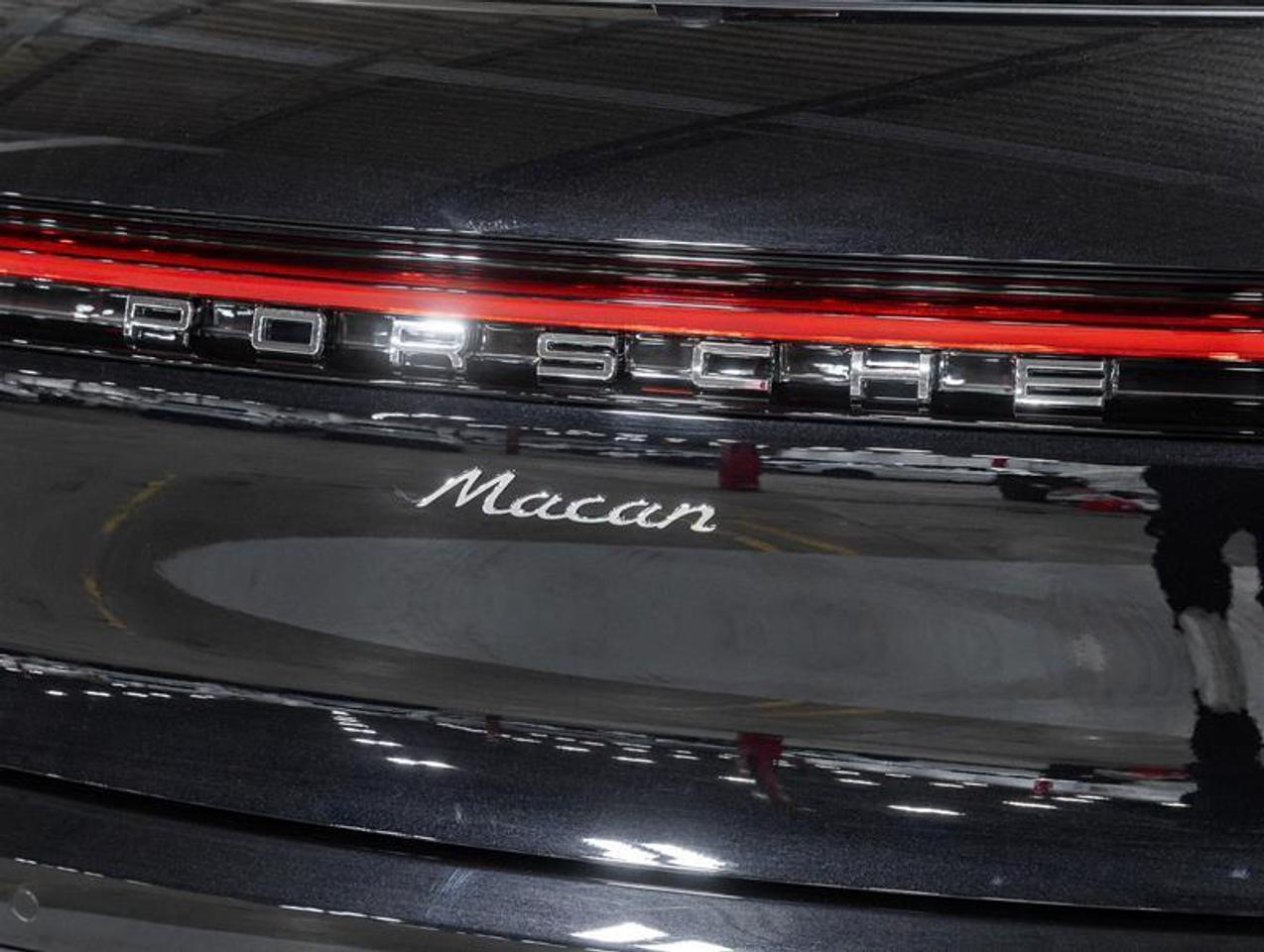 2026 Porsche Macan  Photo