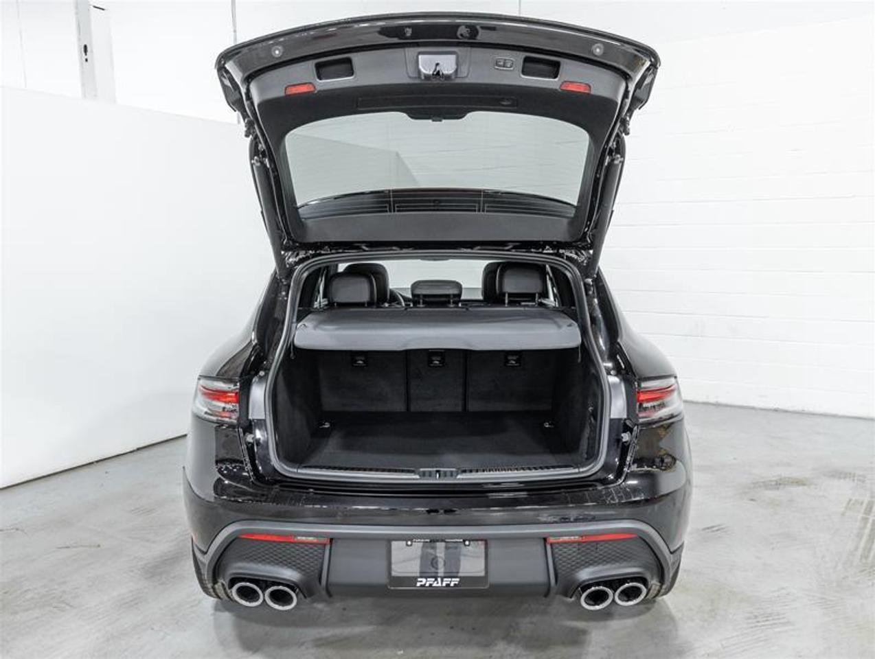 2026 Porsche Macan  Photo