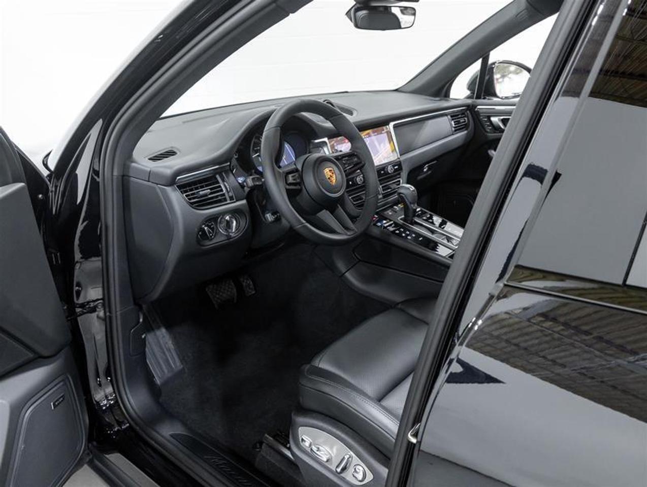 2026 Porsche Macan  Photo