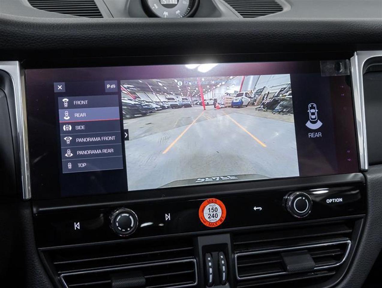 2026 Porsche Macan  Photo