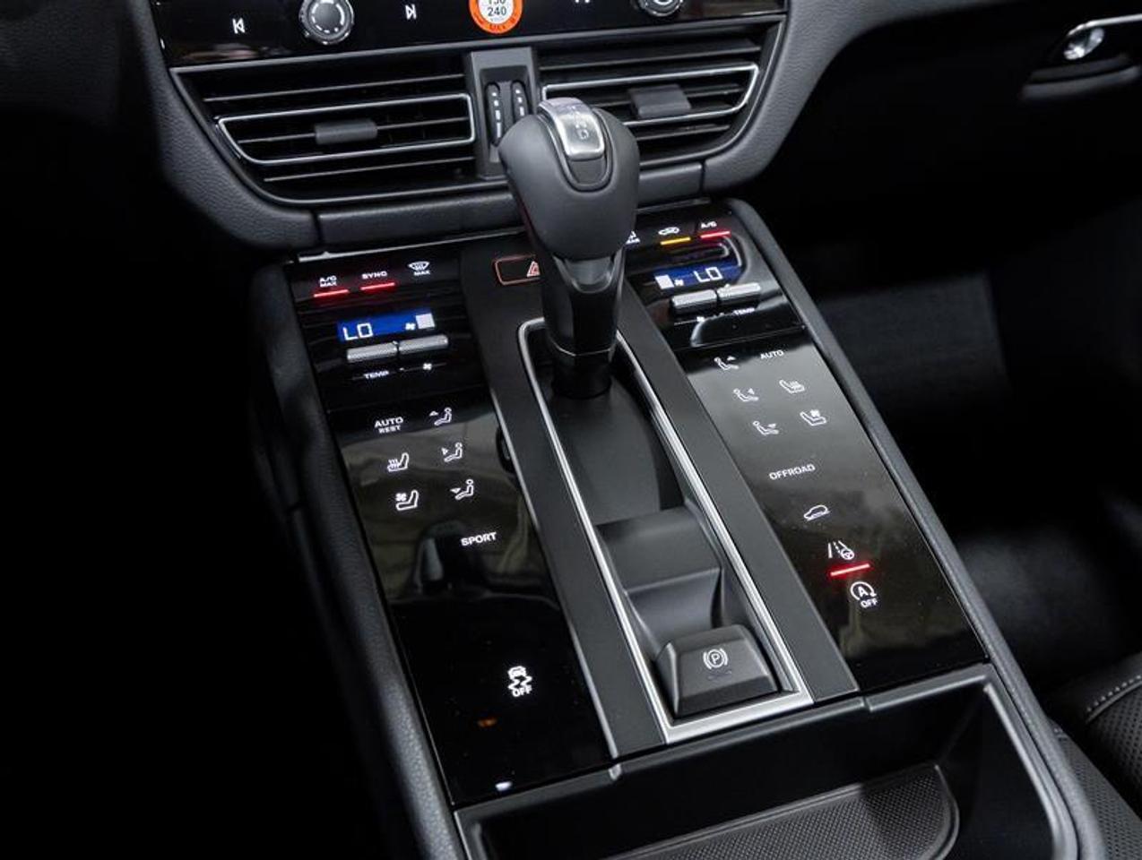2026 Porsche Macan  Photo