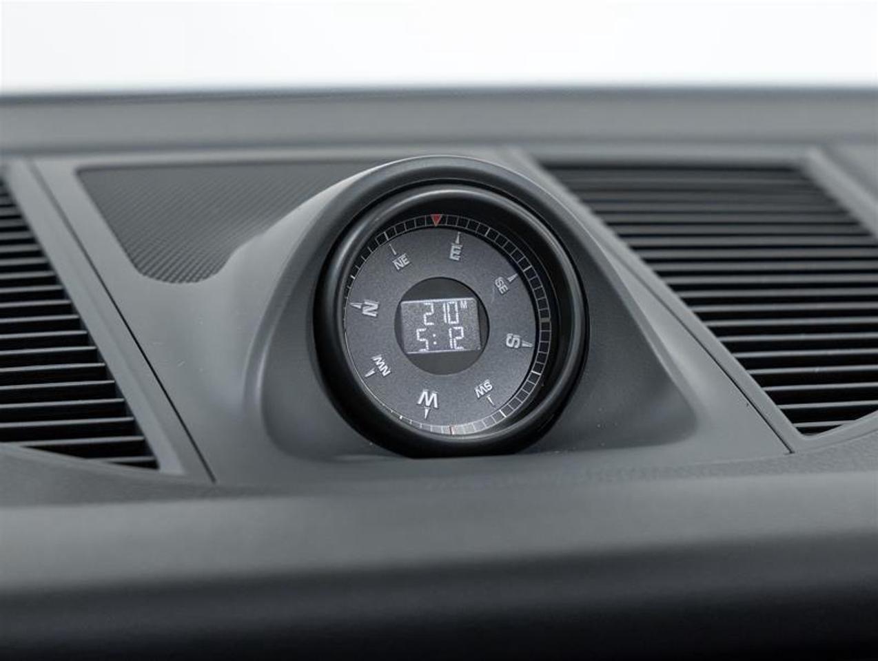 2026 Porsche Macan  Photo