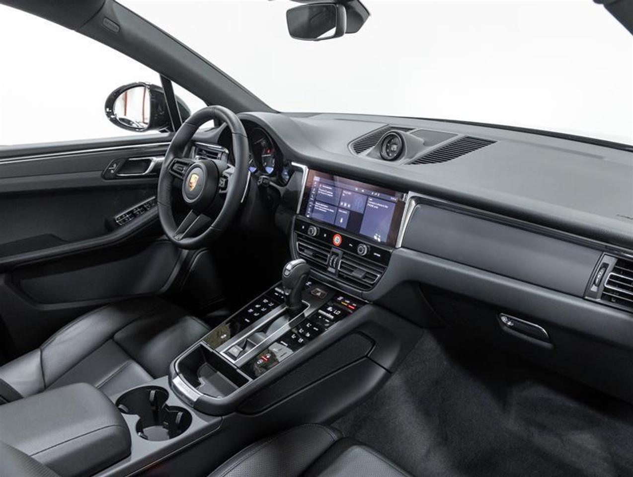 2026 Porsche Macan  Photo