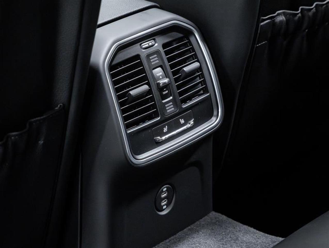 2026 Porsche Macan  Photo