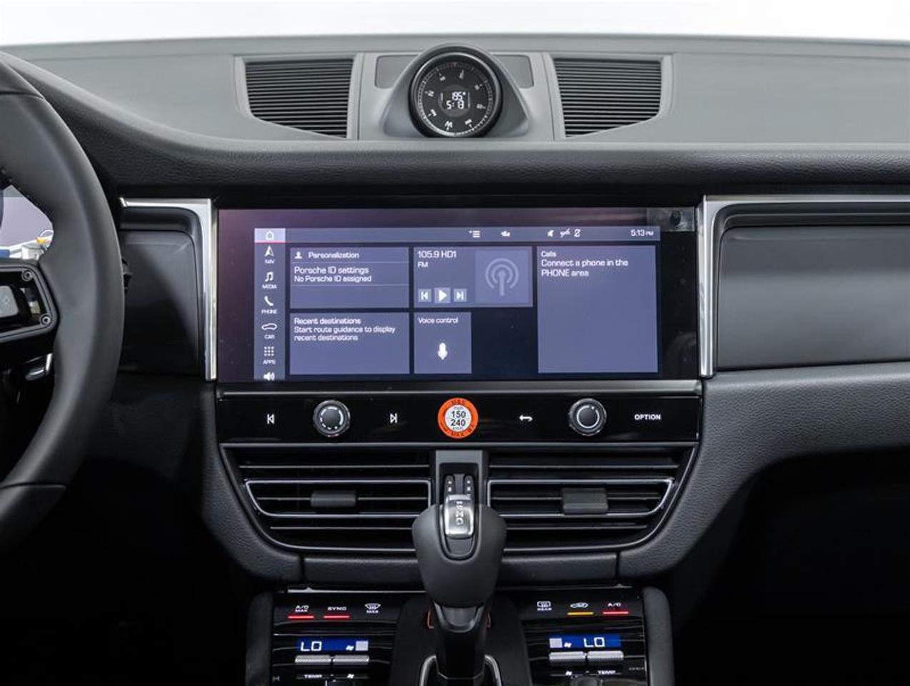 2026 Porsche Macan  Photo