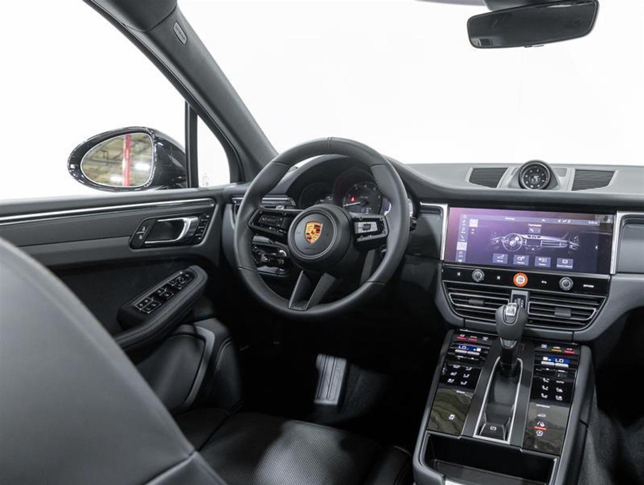 2026 Porsche Macan  Photo