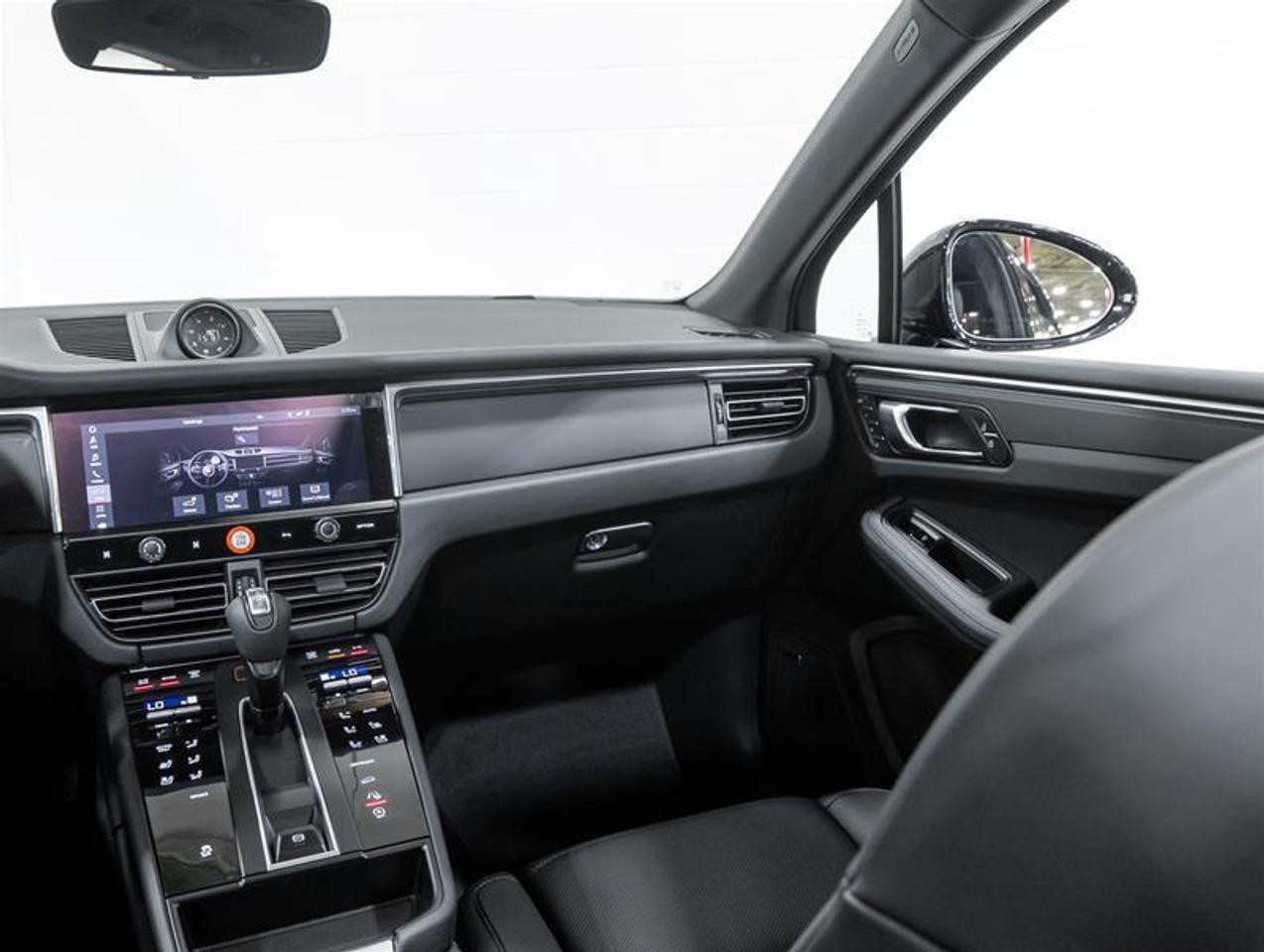 2026 Porsche Macan  Photo