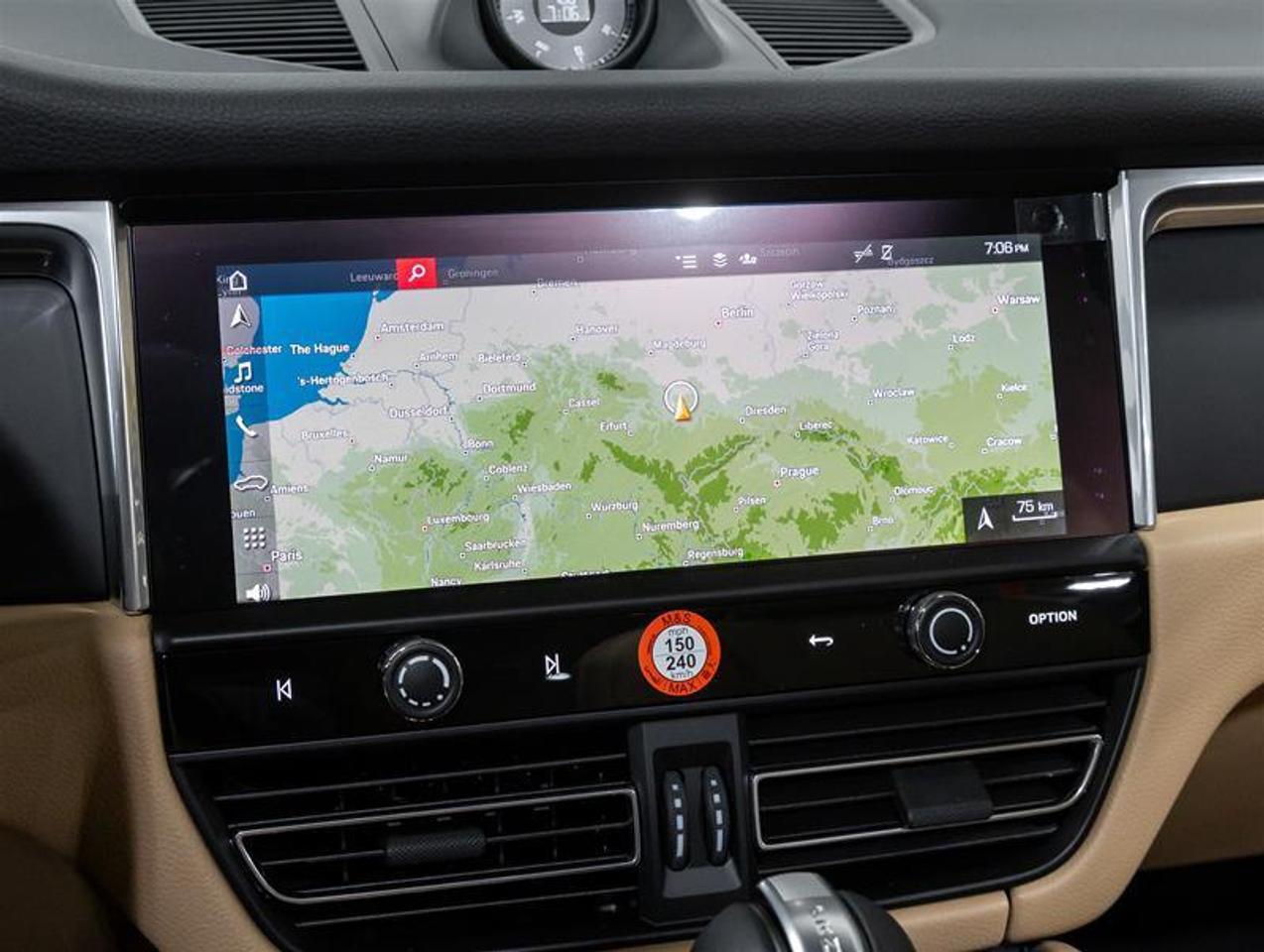 2026 Porsche Macan  Photo