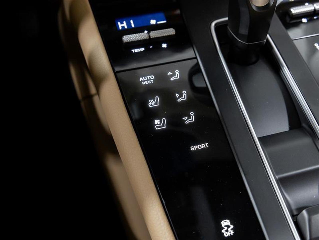 2026 Porsche Macan  Photo