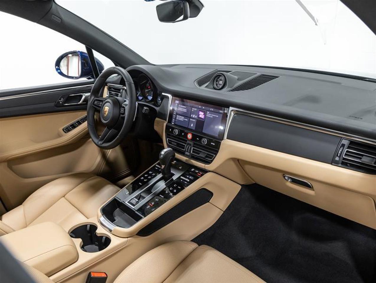 2026 Porsche Macan  Photo