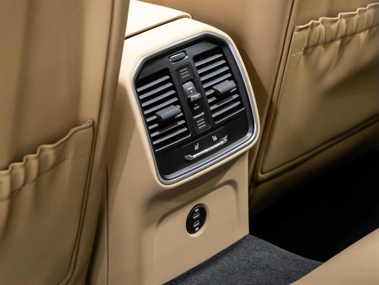 2026 Porsche Macan  Photo