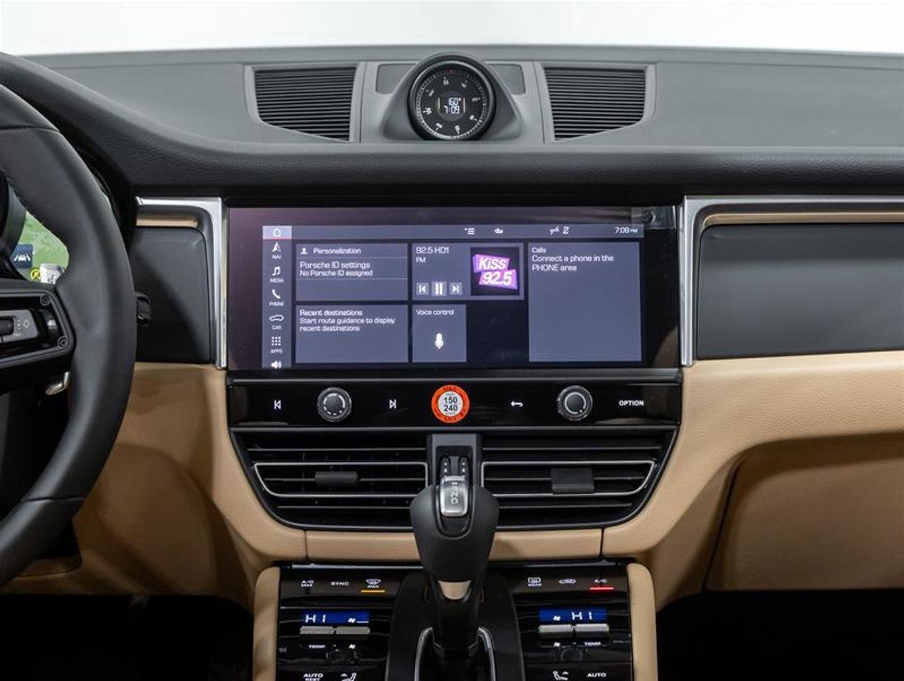 2026 Porsche Macan  Photo