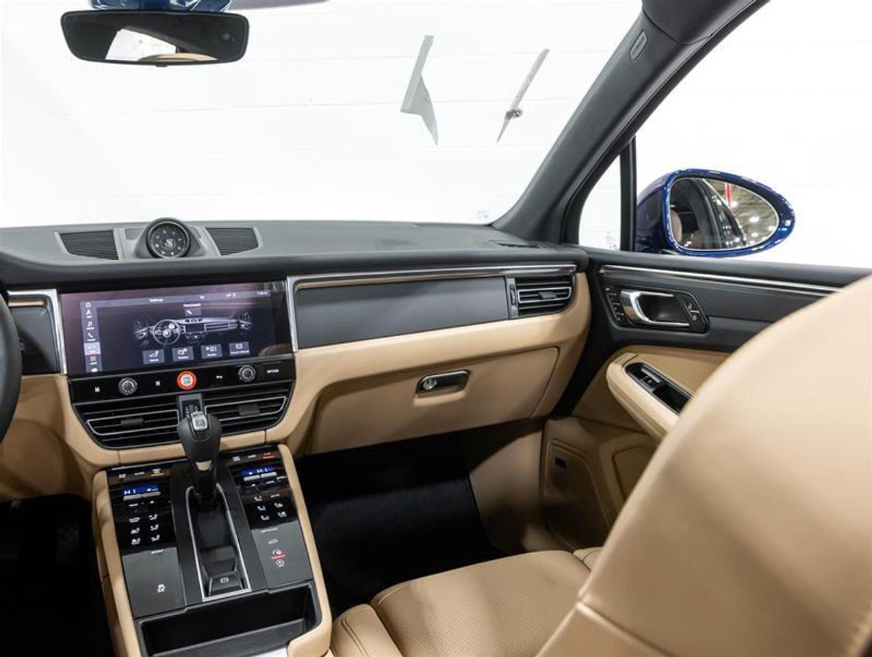 2026 Porsche Macan  Photo