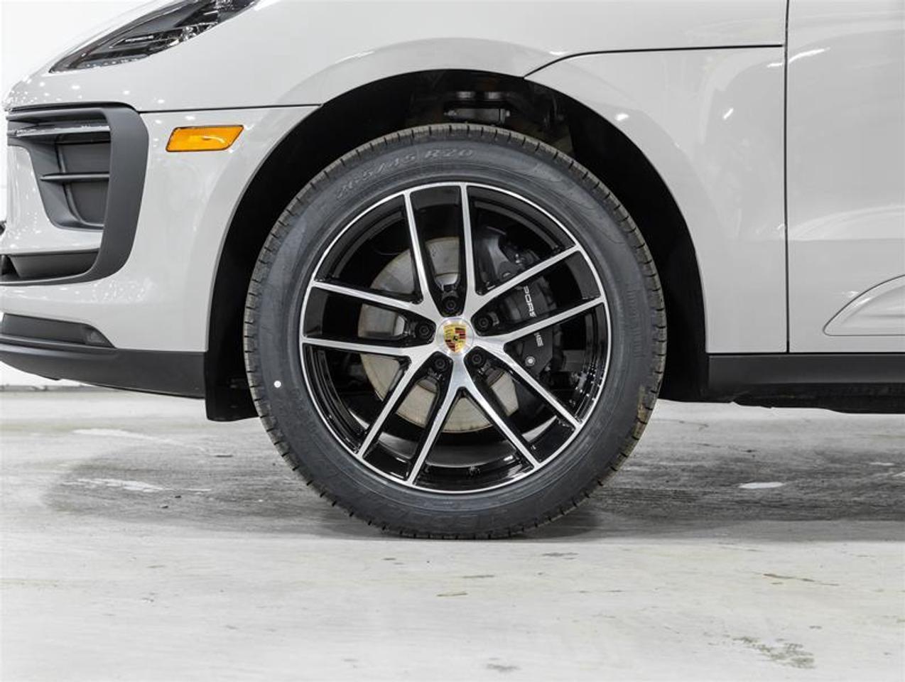 2026 Porsche Macan  Photo4